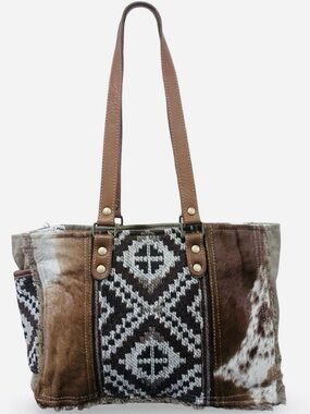 Myra Bag 🤠 Elisa Le is a western-style boho tote genuine leather hairon accents